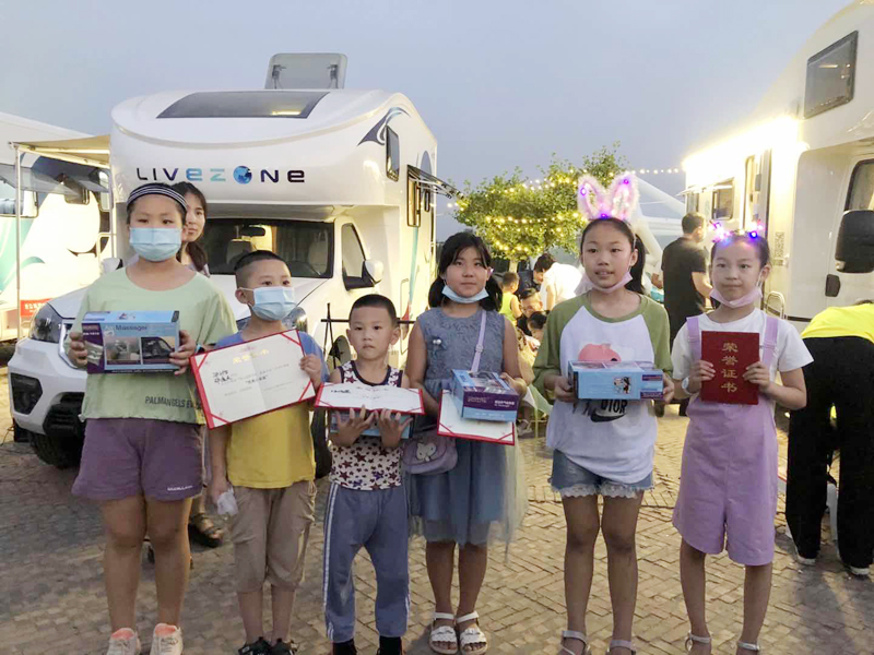 夏令營(yíng)挑戰(zhàn)地?cái)偨?jīng)濟(jì)，覽眾房車不一樣的活動(dòng)