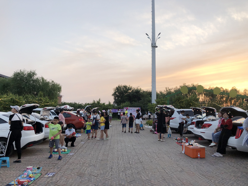 夏令營(yíng)挑戰(zhàn)地?cái)偨?jīng)濟(jì)，覽眾房車不一樣的活動(dòng)