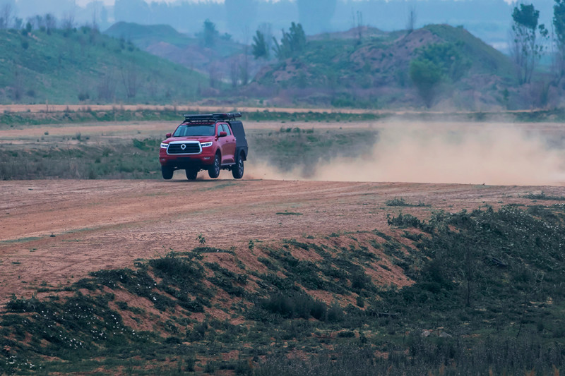 開著二炮去宿營什么感受？