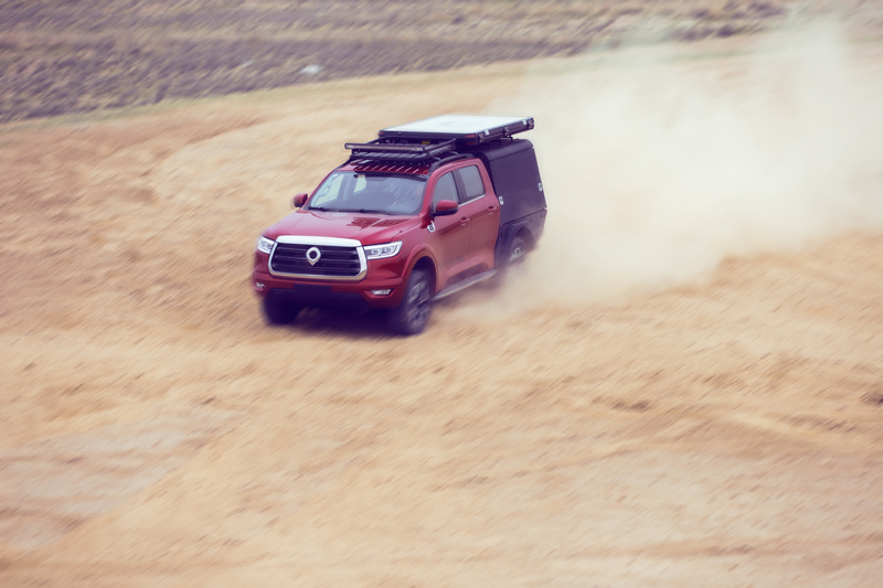 開著二炮去宿營什么感受？