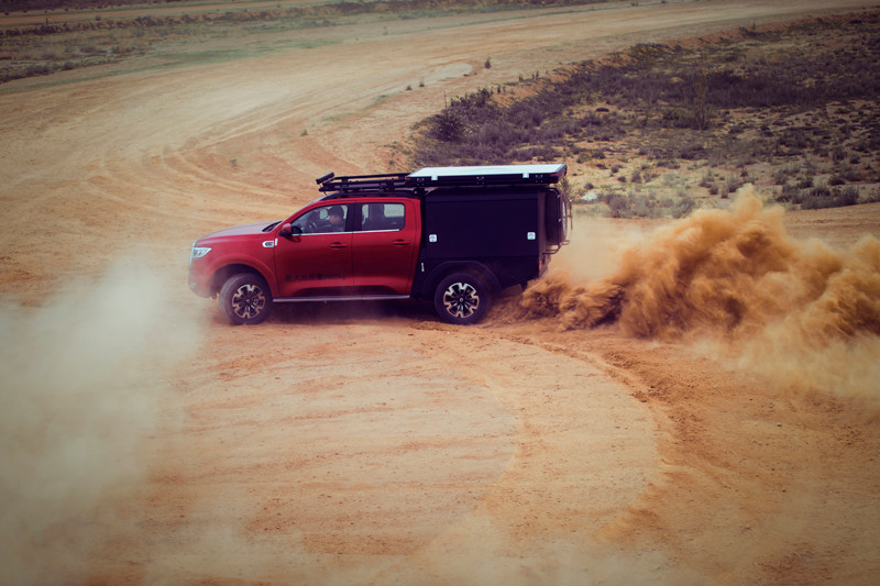 開著二炮去宿營什么感受？