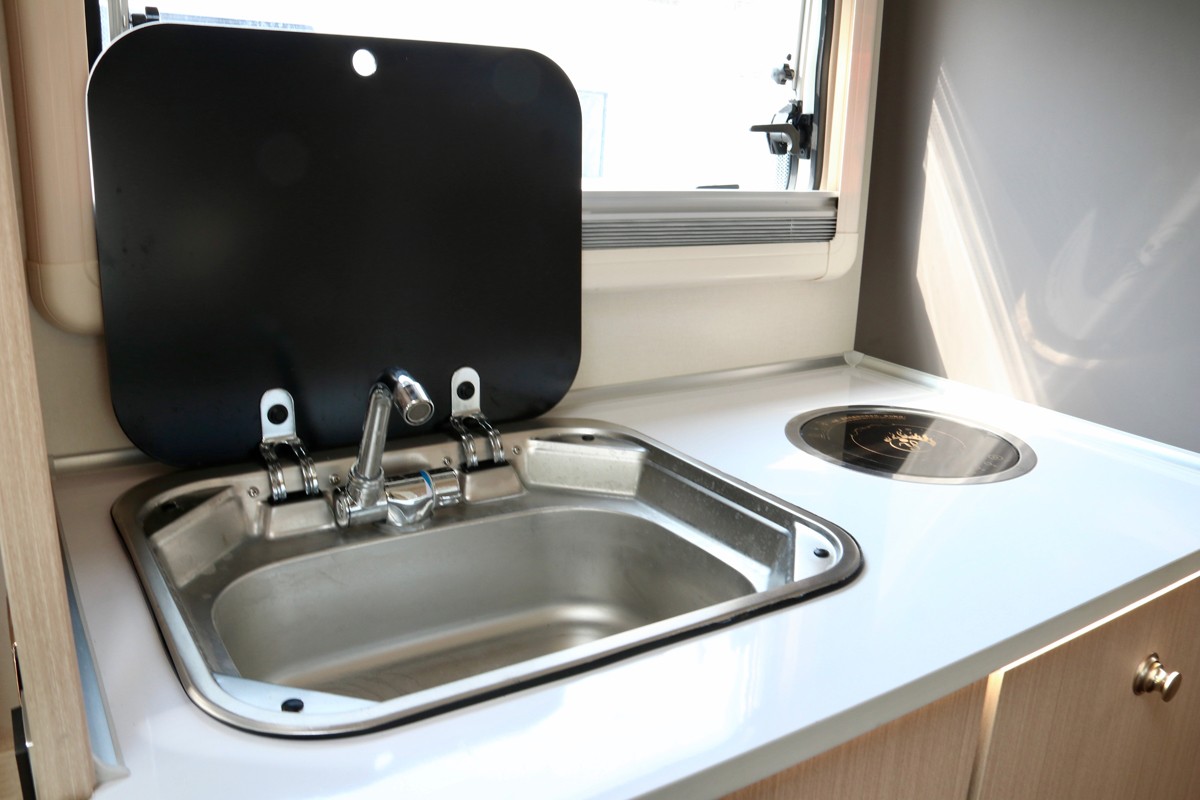 深度房車自駕,還是要選這樣的房車 深度房車自駕,還是要選這樣的房車