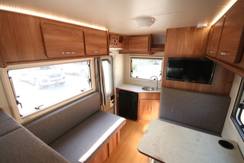 選這輛房車，只為更多山花爛漫