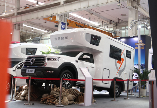年度新車、自動(dòng)檔、四驅(qū)，能選的房車